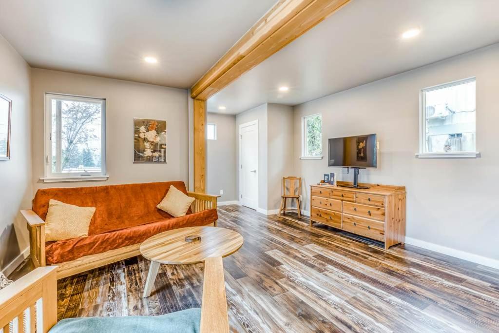 Cascade Locks House | Casa de Cargo