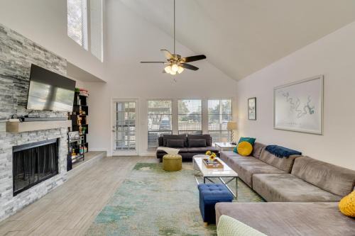 Lakeway House | Casa Verde Retreat 1/2 Mi to Lake Travis + Pool!