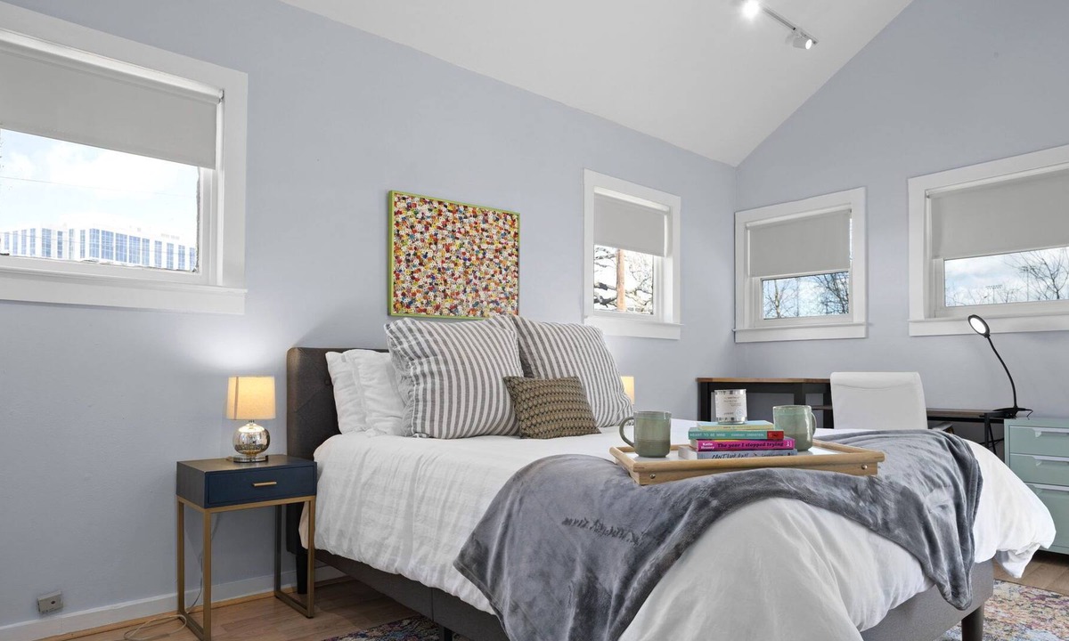 Triangle State Cottage | ♥Casita Avenue B |1 BDRM Guest House|Hyde Park ATX