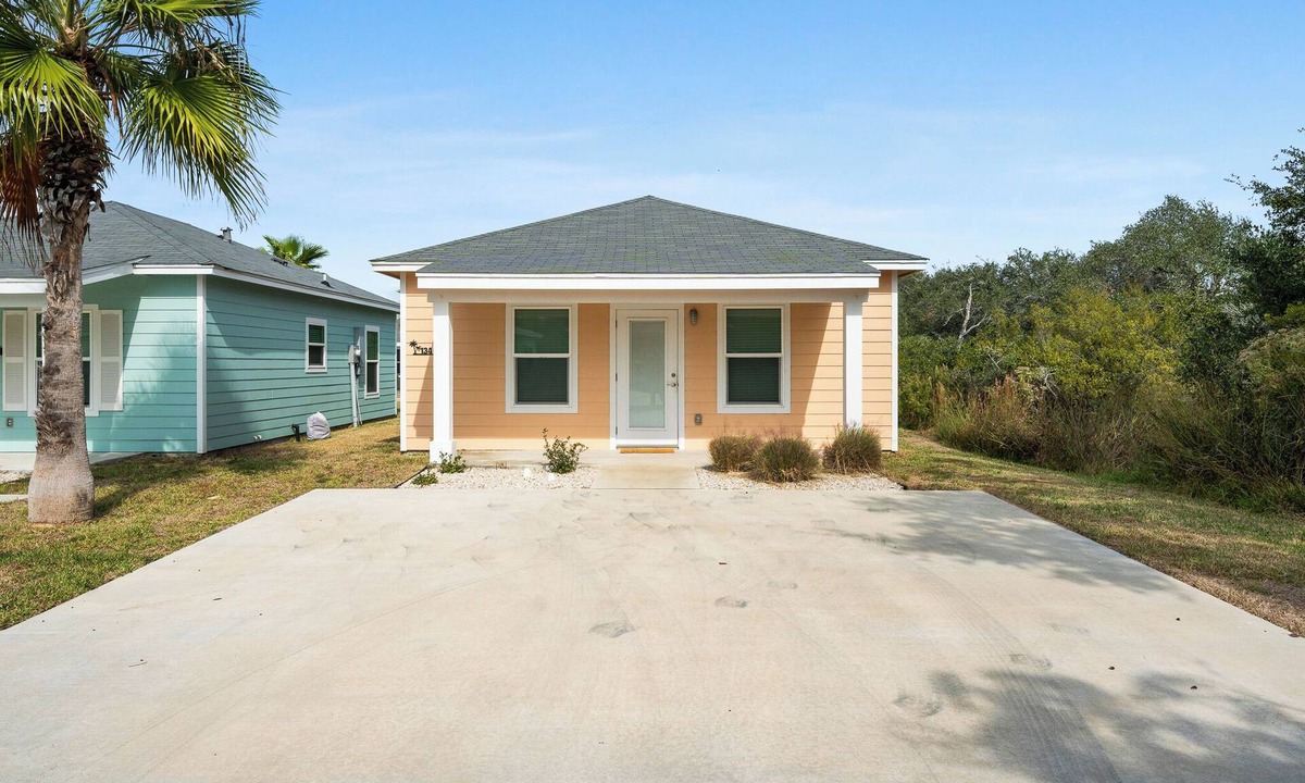 Fulton Cottage | Castaway Cottage ~ 2 Bed, 1 Bath Cottage near Rockport/Fulton!
