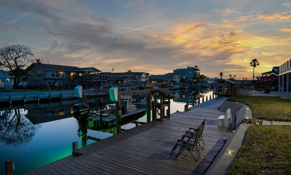 Palm Harbor House | Catch & Play on Estes Bay | Pet-Friendly, On Canal