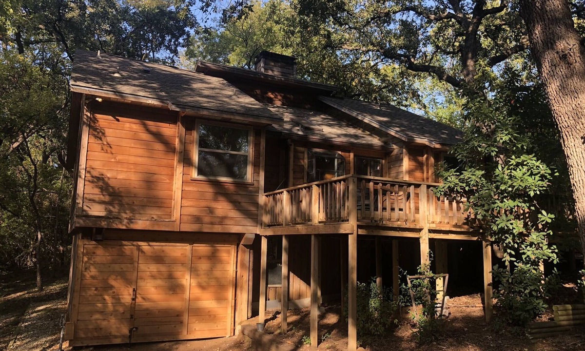 Lake Dallas Cabin | Cedar Cabin on Stilts with 2 decks in the Trees by Lake Lewisville