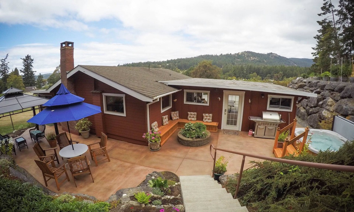 West Sound House | Cedar Orchard Cabin.