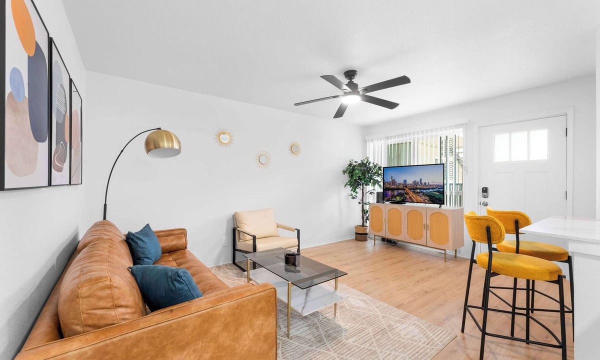 Hancock Apartment | Central 2BR king suite close to UT, Moody Center