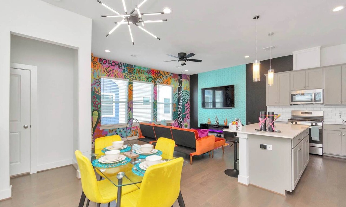 Riverside Terrace Condo | Centrally Located Luxury Townhome in Houston