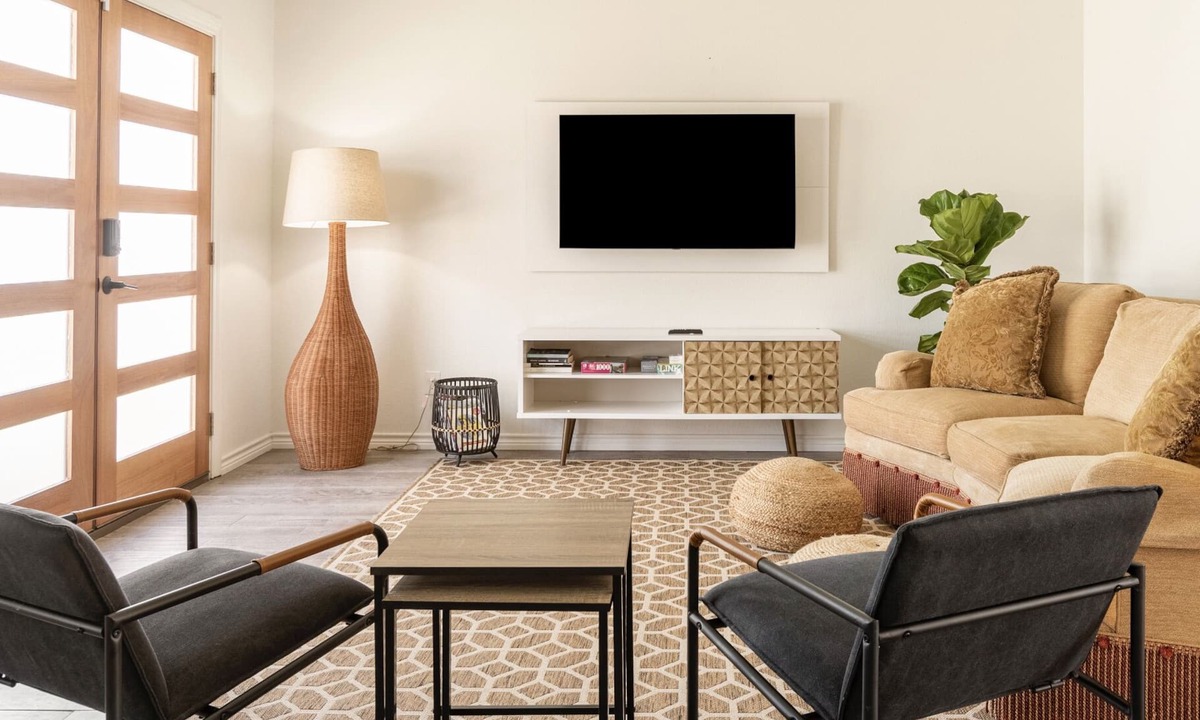 Uptown House | CENTRALLY LOCATEDt! NEW ONE-STORY HOME near downtown. “Horace Whispers”