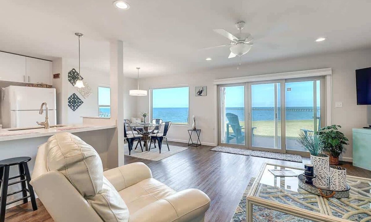 Harbor Oaks Apartment | ChaMingo 905, Bayfront, two bedroom, two bath condo with unobstructed views of Aransas Bay!