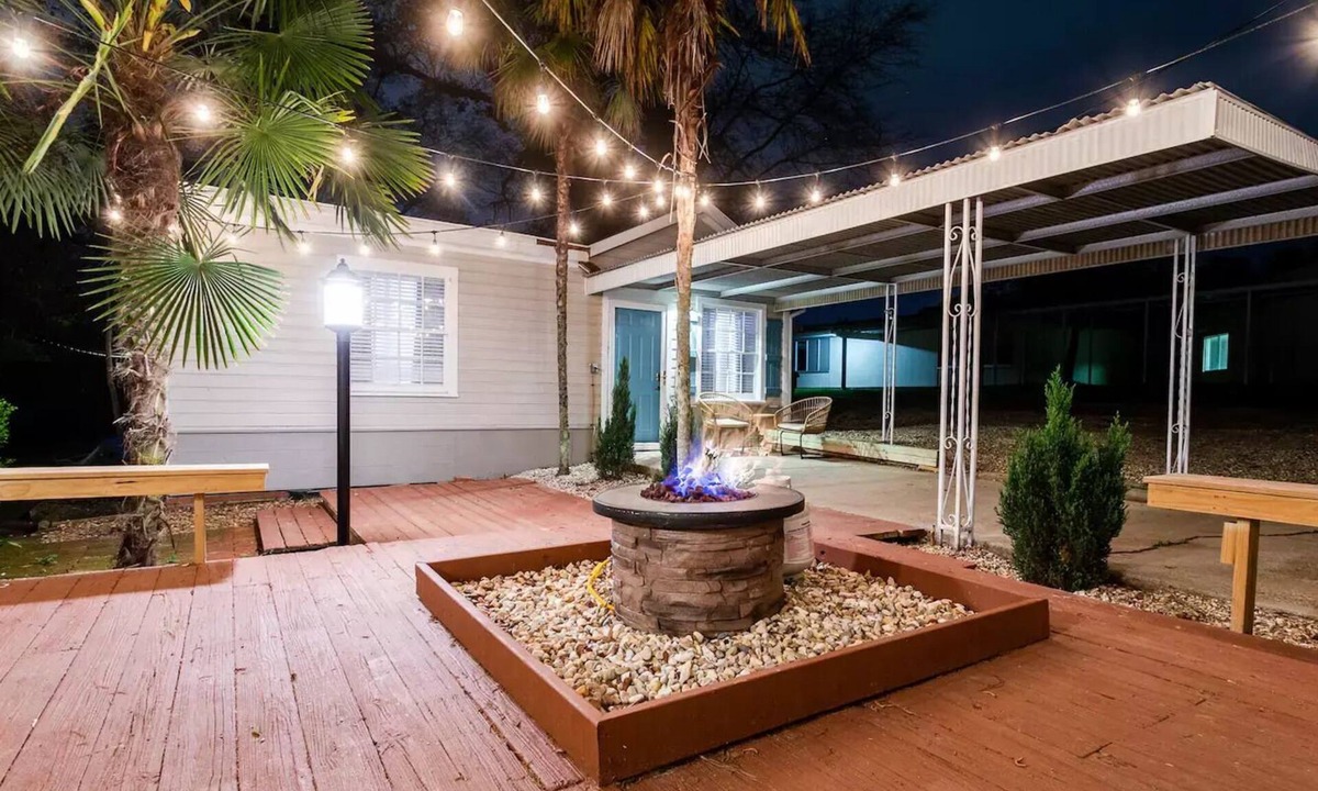 Hattiesburg Cottage | Chandelier Cottage -Functionality, Ideal Location