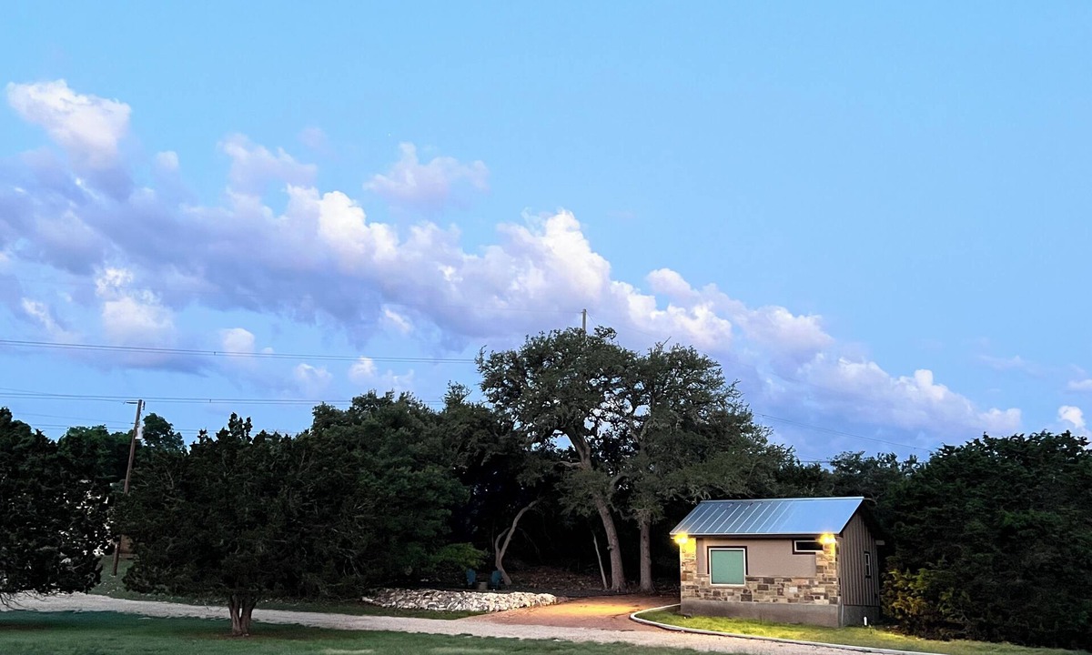 Kerrville House | Charming 1-bedroom bungalow with fire pit and rural views