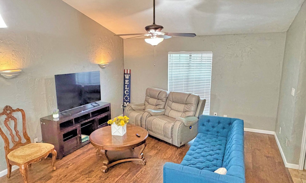 The Colony House | Charming 2-bedroom house with AC, WiFi in wonderful The Colony