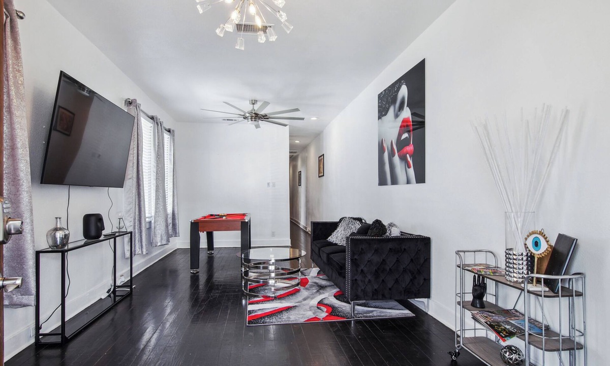 Central City Apartment | Charming 2 bedroom apartment in NOLA