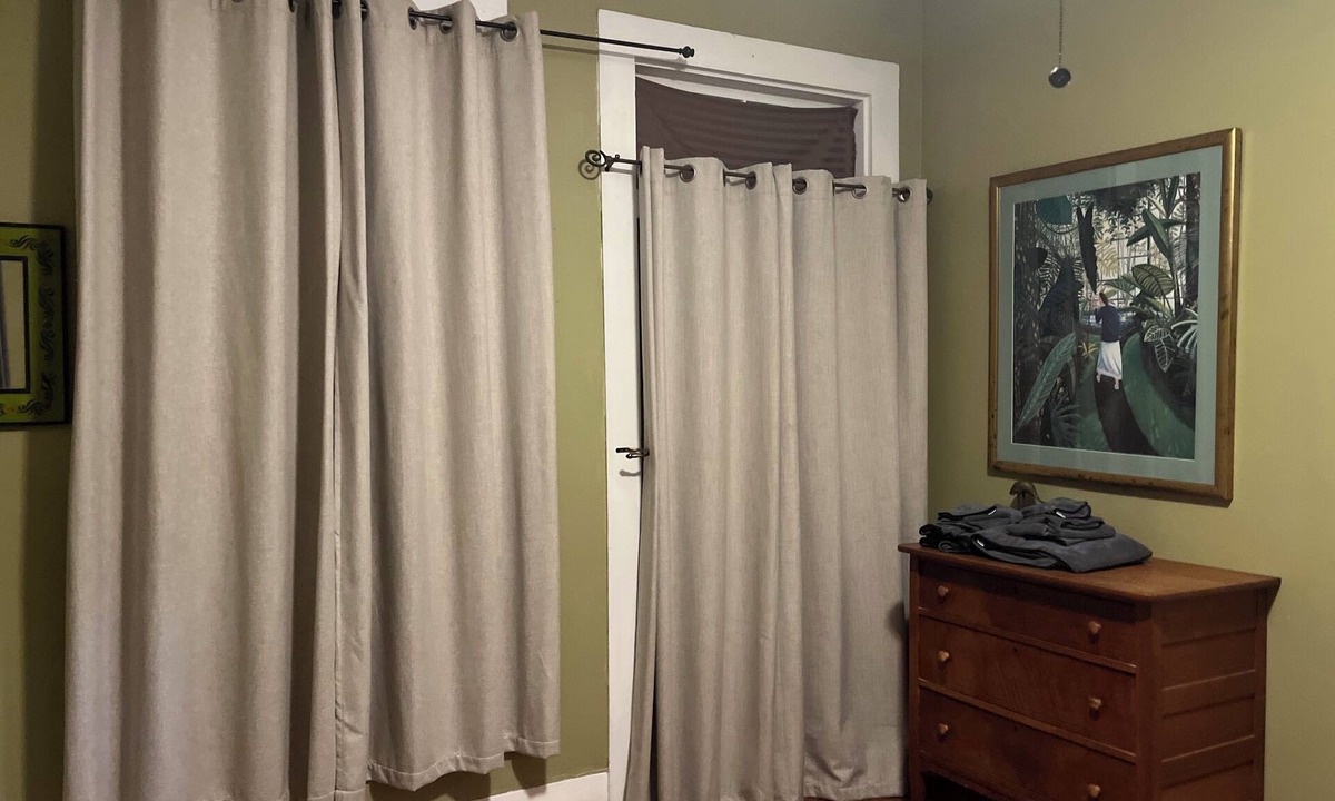 McDonough Apartment | Charming 2-bedroom apartment with wifi. Three blocks to ferry.