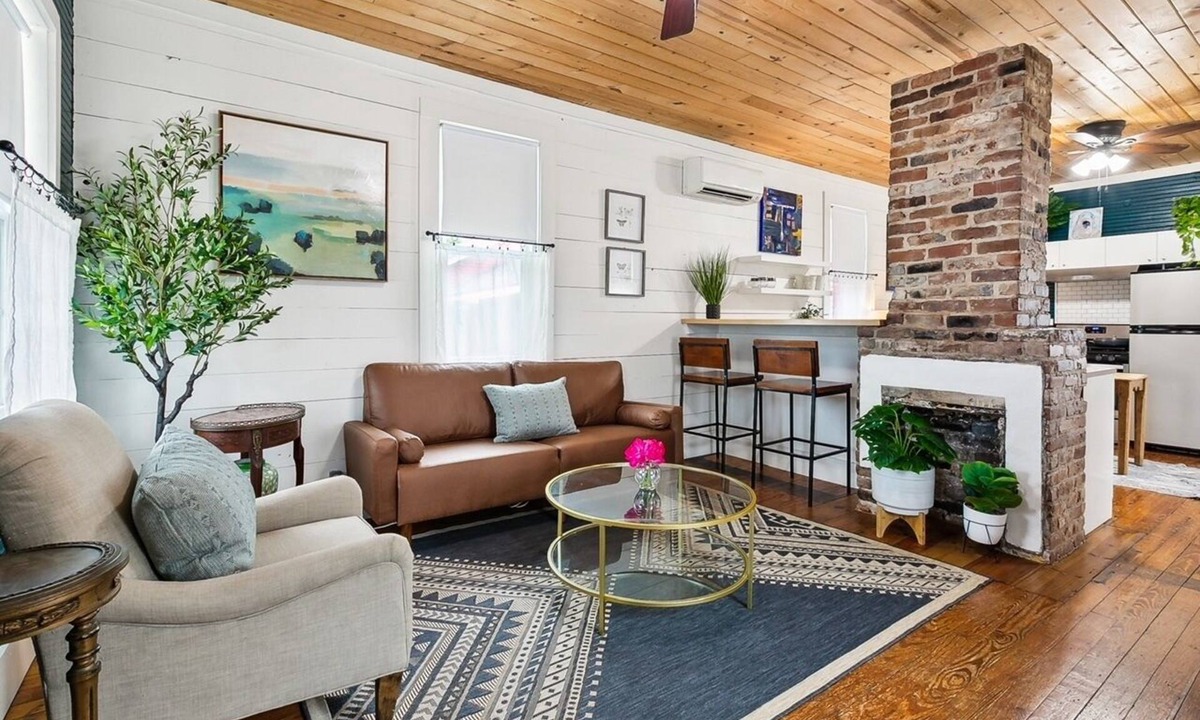 Baton Rouge House | Charming 2 br located near LSU & other amenities. WIFI included. Pet Friendly.