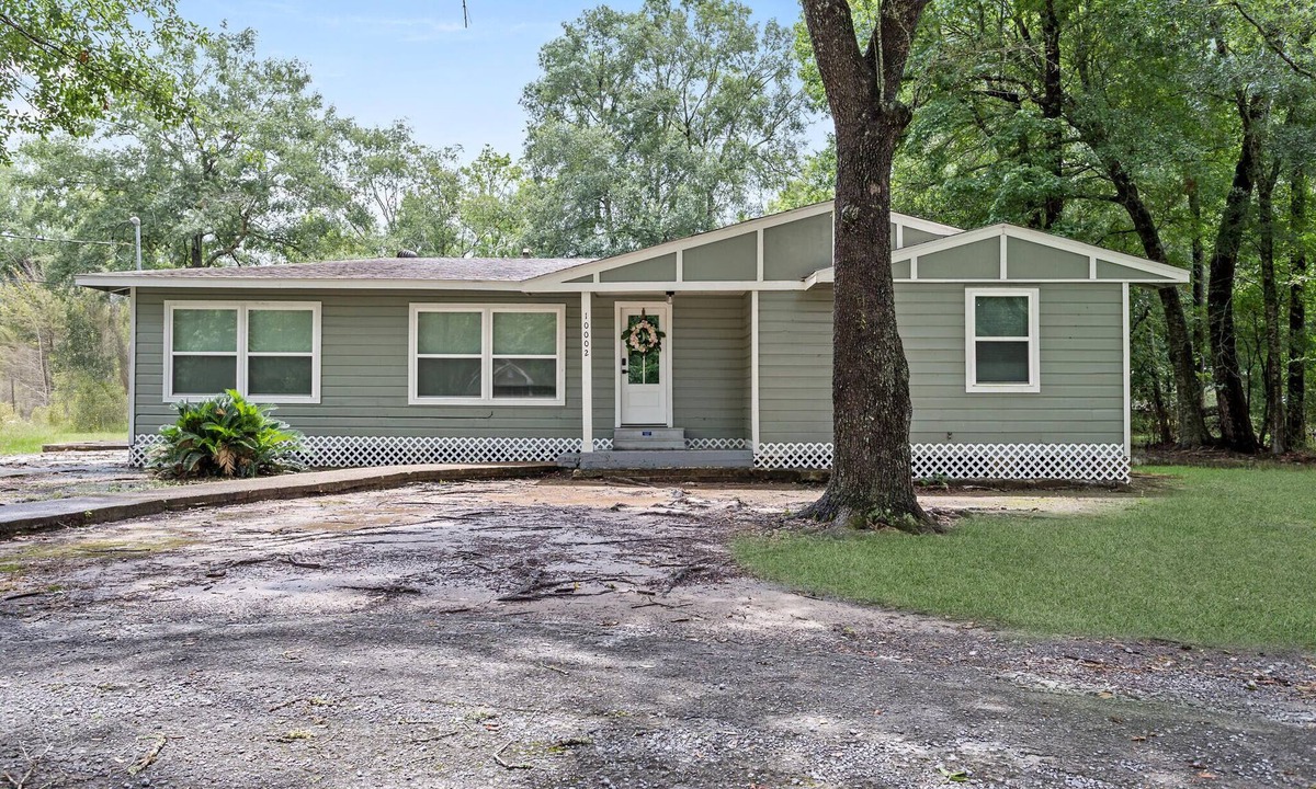 Lumberton House | Charming 3-bed/2-Bath house with WiFi in Lumberton