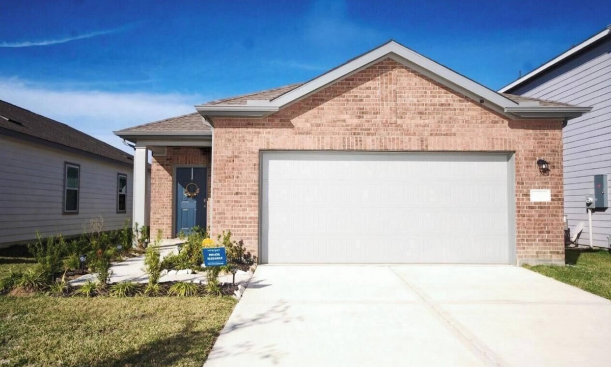 New Caney House | Charming 3-Bedroom 2 Full bath home with Wifi and AC in New Caney, Texas