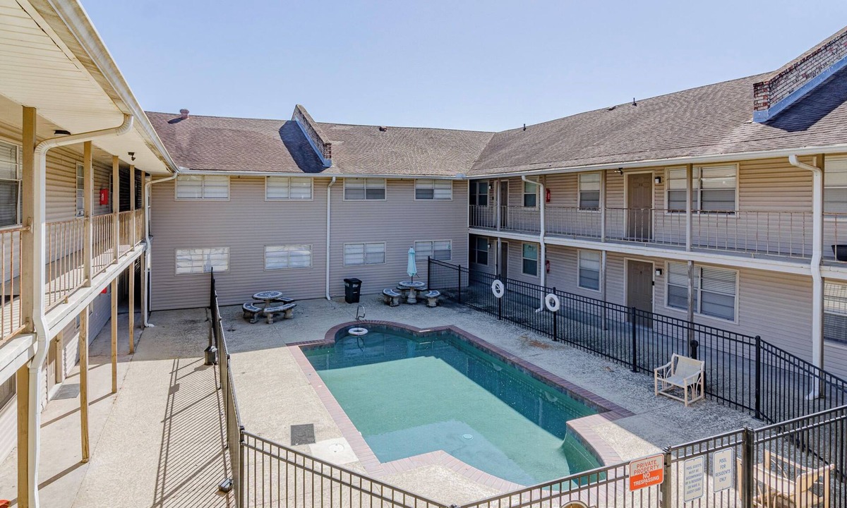 Highlands - Perkins Condo | Charming 3-bedroom condo with pool in Baton Rouge by LSU