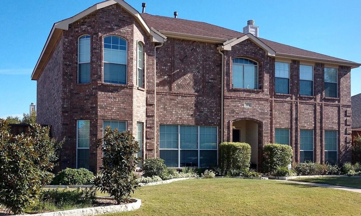 Elmo House | Charming 4-bed/3 bath house in Rockwall. Every stay is 5-Stars. Big bedrooms.