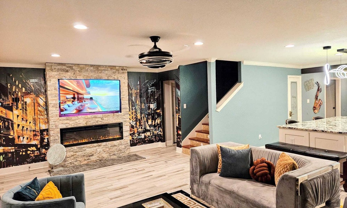Rosenberg House | Charming 4-bedroom house with WiFi and AC in serene Rosenberg
