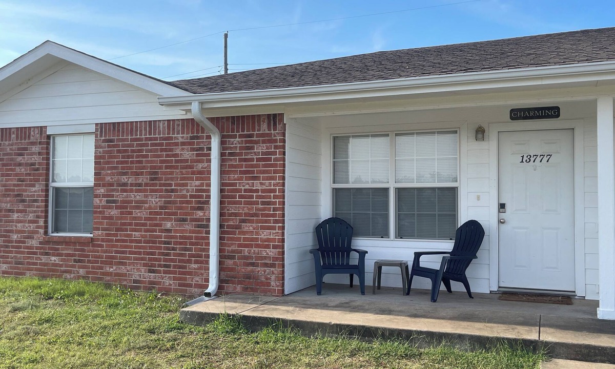 Ada Apartment | Charming and Clean- 2 Bedroom Duplex