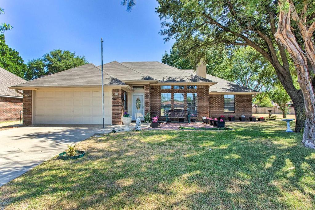 Denton House | Charming and Quiet Denton Home, Near UNT and TWU!