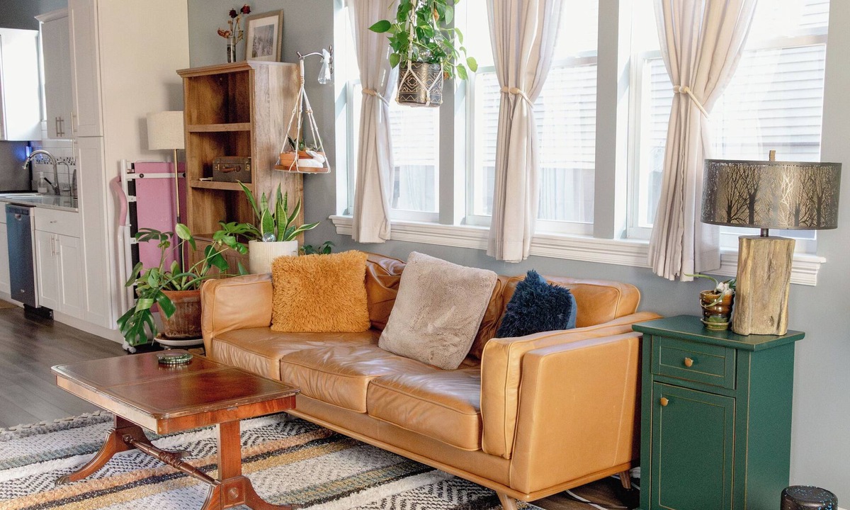 Florida Area House | Charming Blue Retreat with gym, EV, king bed