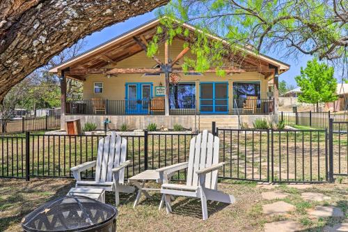 Silver Creek Village House | Charming Burnet Cottage w/Lake View + Porch!