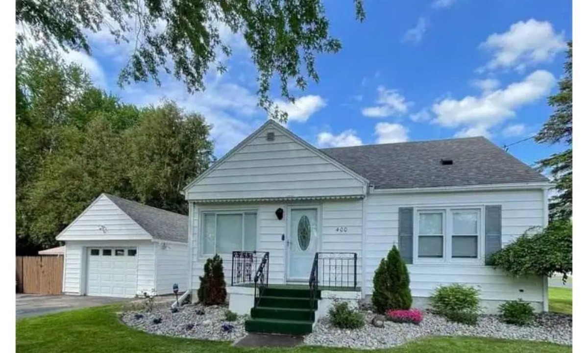 Galeville House | Charming cape cod close to it all!