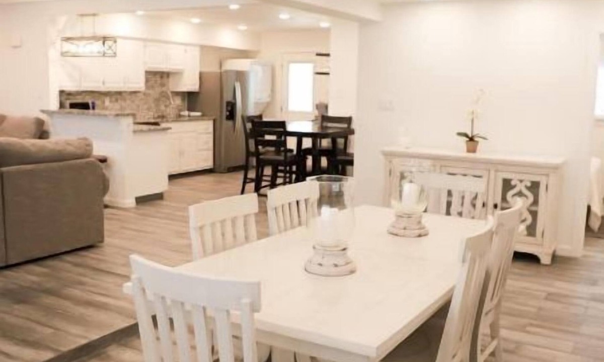 Biggs Field House | Charming Cozy Retreat Near Ft Bliss, Shopping & Restaurants