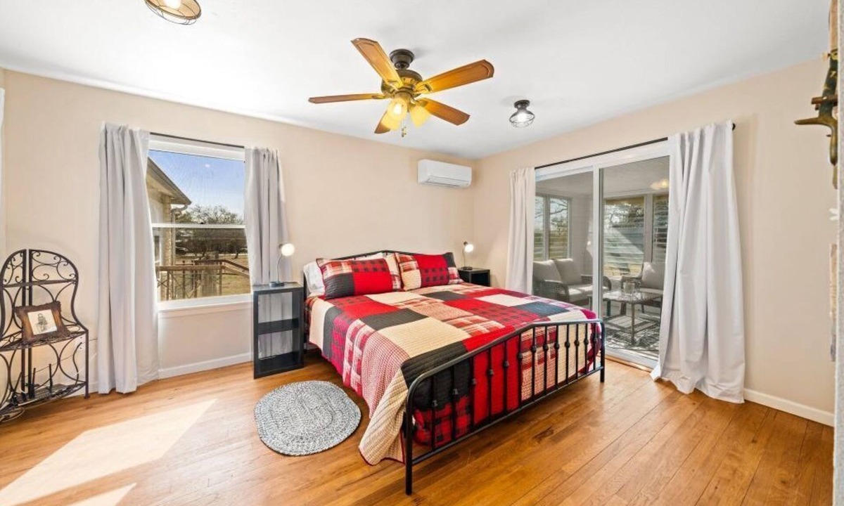 Harper House | Charming, Hill Country Small-town Suite, Centrally located.