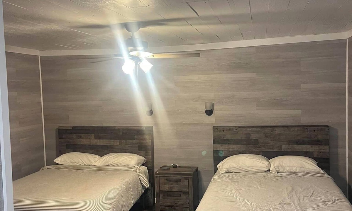 Golden Meadow Hotel | Charming hotel in fishing town of Golden Meadow with WiFi, AC