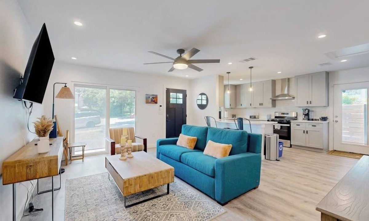 North University House | Charming house with Internet in Central Austin near local attractions
