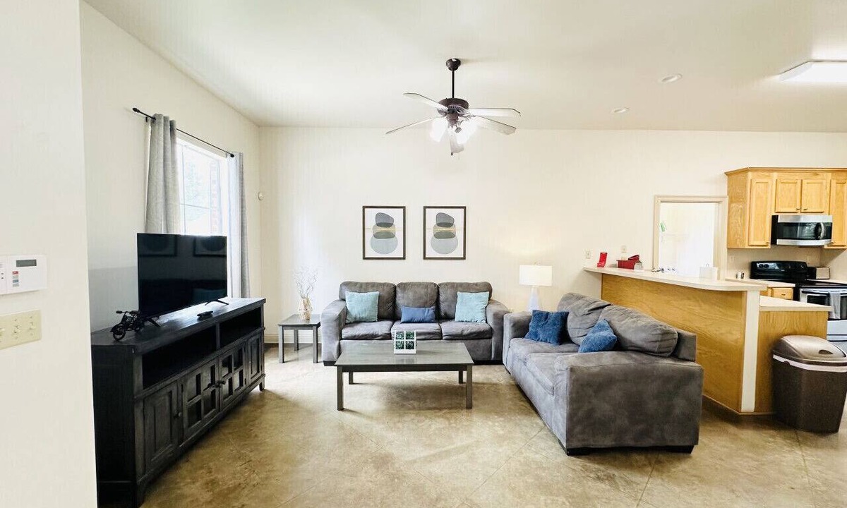 Pine Grove Apartment | Chateau 1, spacious townhouse in Tickfaw, LA