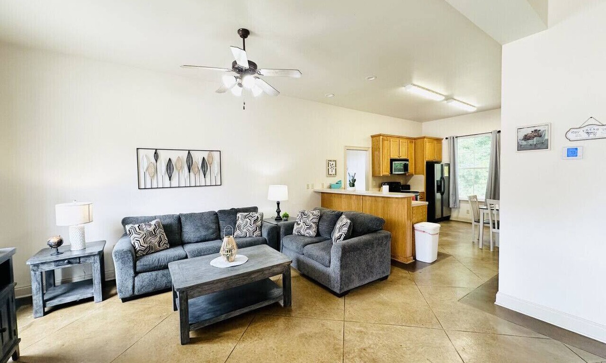 Pine Grove Apartment | Chateau 7, spacious townhouse in Tickfaw, LA