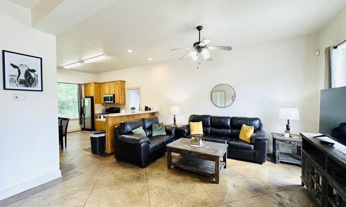 Pine Grove Apartment | Chateau 8, spacious townhouse in Tickfaw, LA