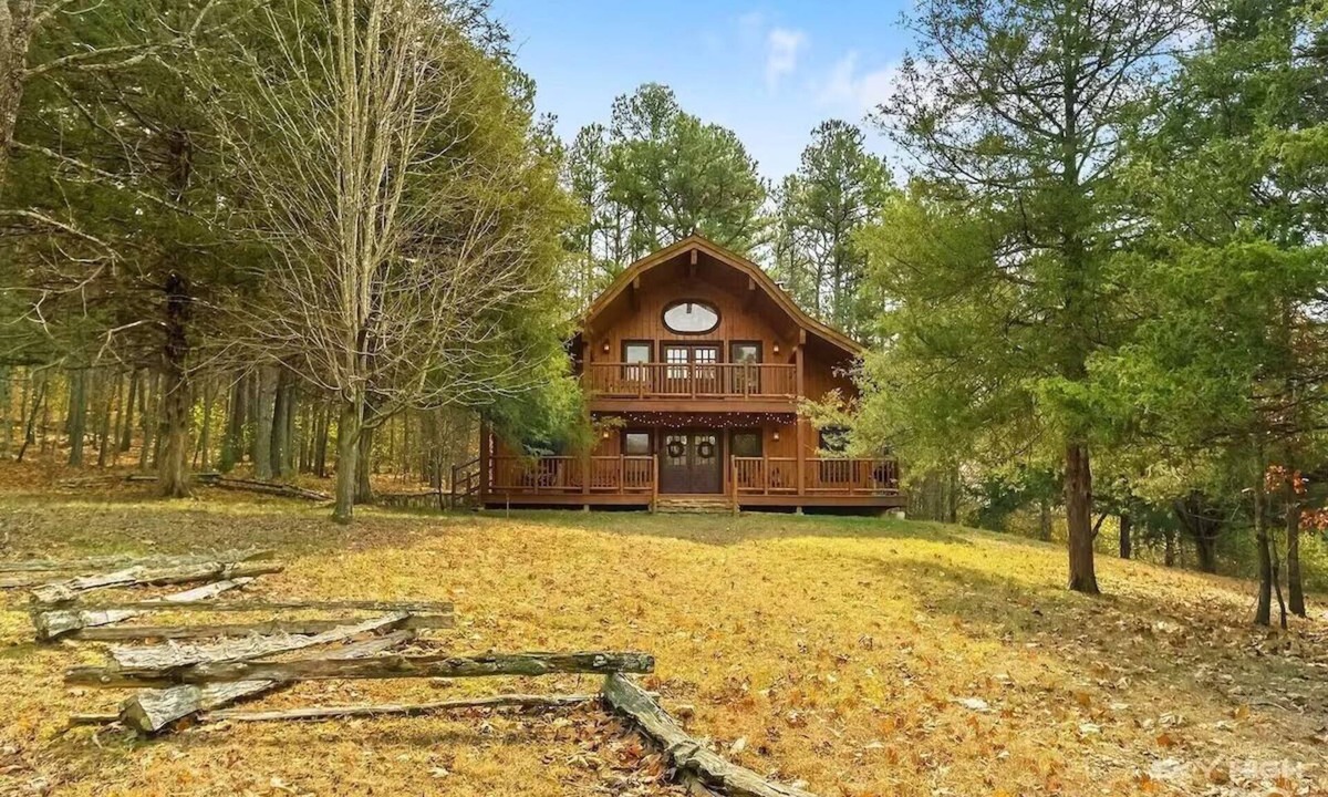 Eureka Springs Cabin | Cinnamon Valley - The Barn