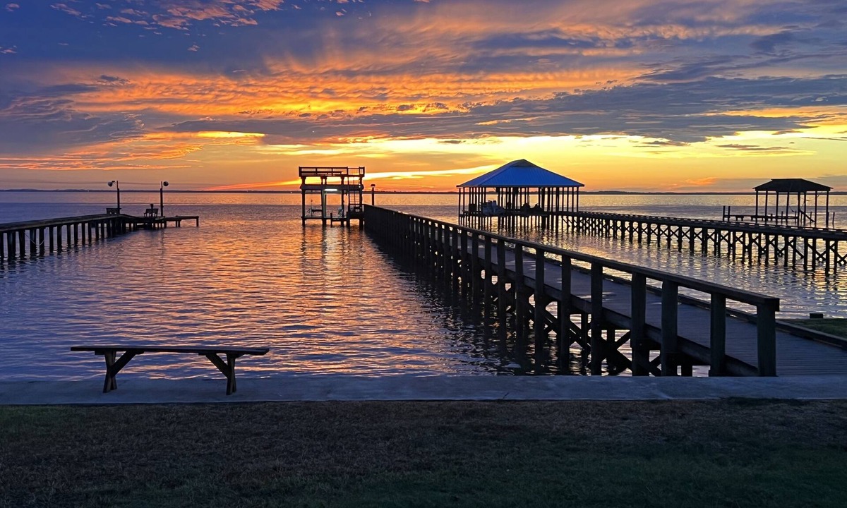 Creole Cabin | Cissie by the Sea 2.0-Fishing,Boat Stall,Sunsets,Best Wharf at Hebert's Landing!