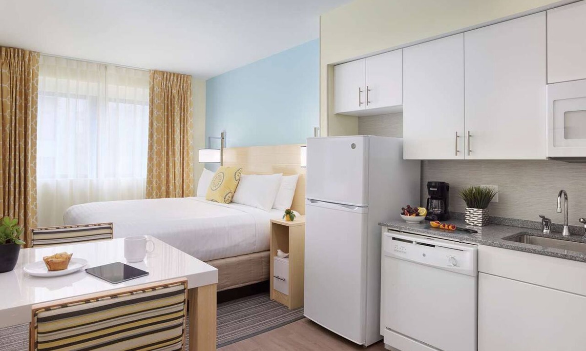 Central Business District Hotel | City Break! Spacious Rooms w/Perfect Central Locale near Canal Street