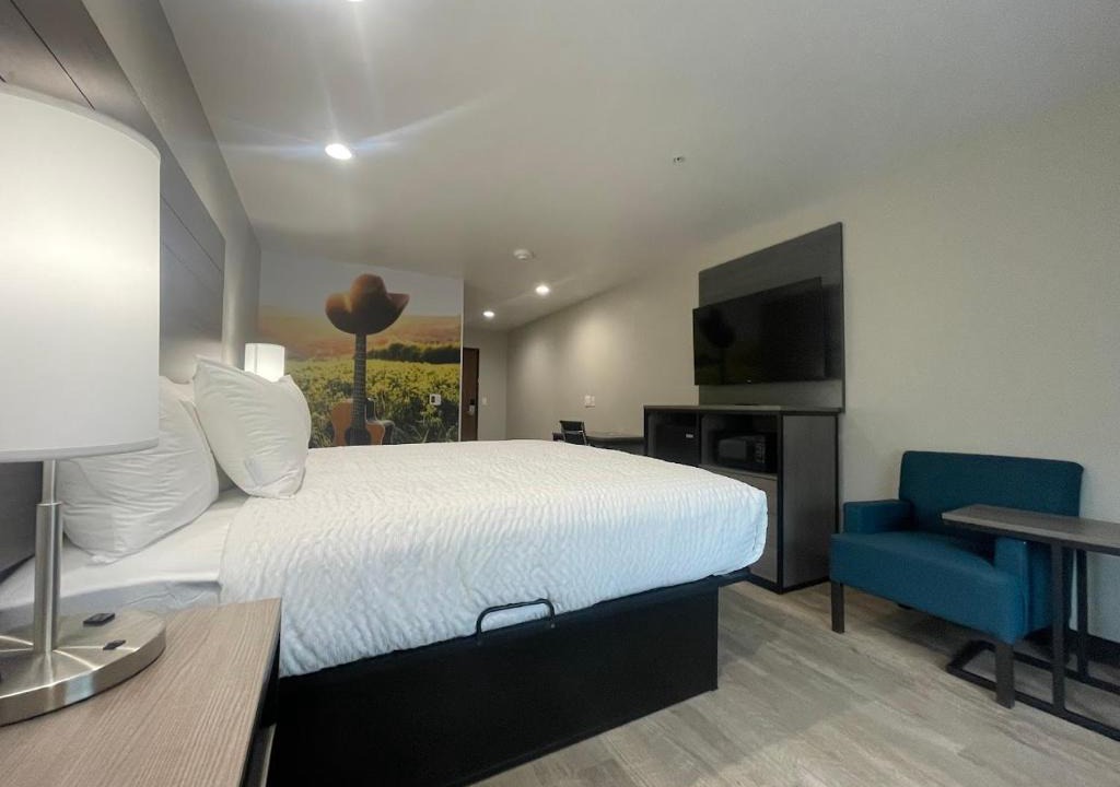Ederville Hotel | Clarion Pointe Fort Worth East - Arlington