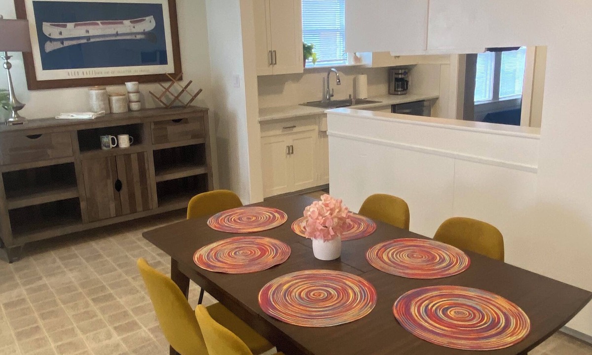 Hancock House | Classic Updated UT/Hancock Home - Minutes from Campus & Downtownn