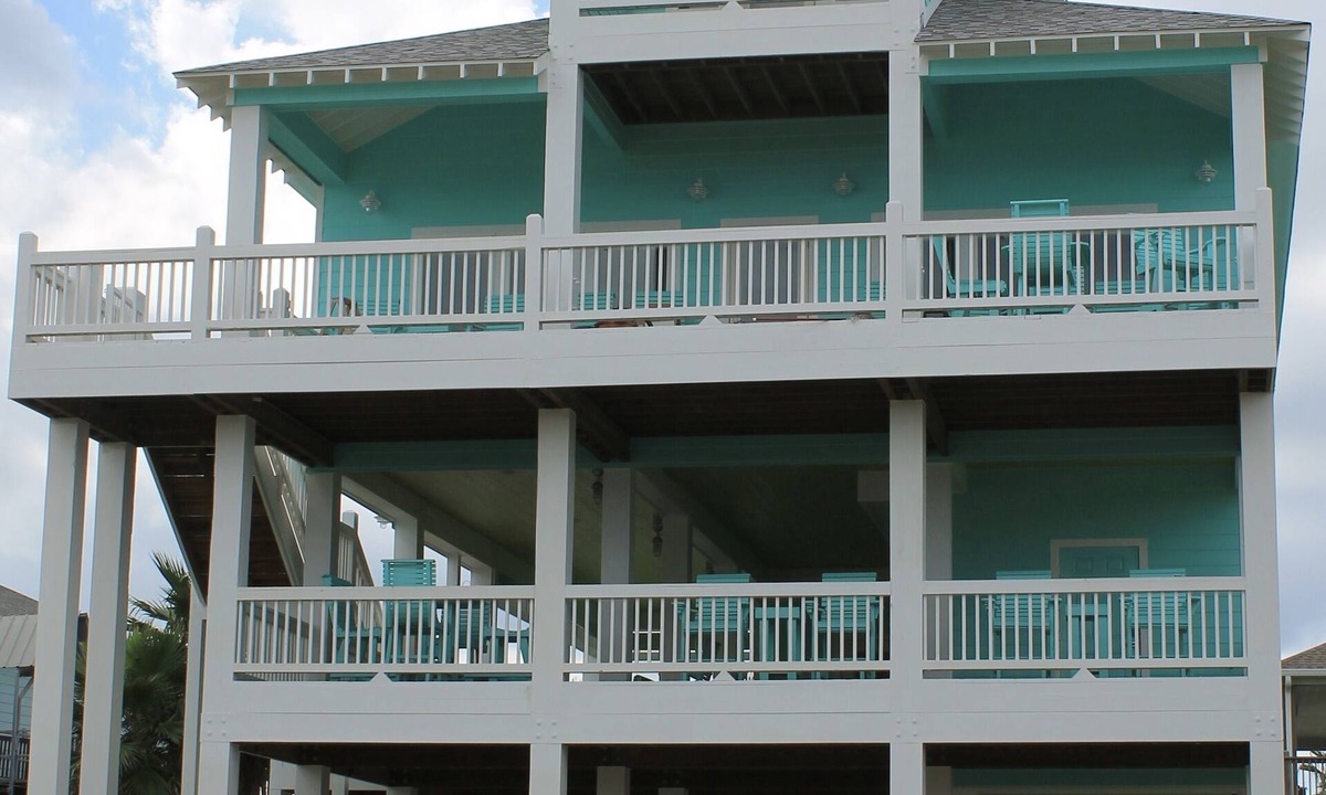 Port Bolivar House | COCONUT SUNRISE: OPEN FOR BUSINESS! 100 STEPS TO BEACH! SOCIAL DISTANCE HERE!