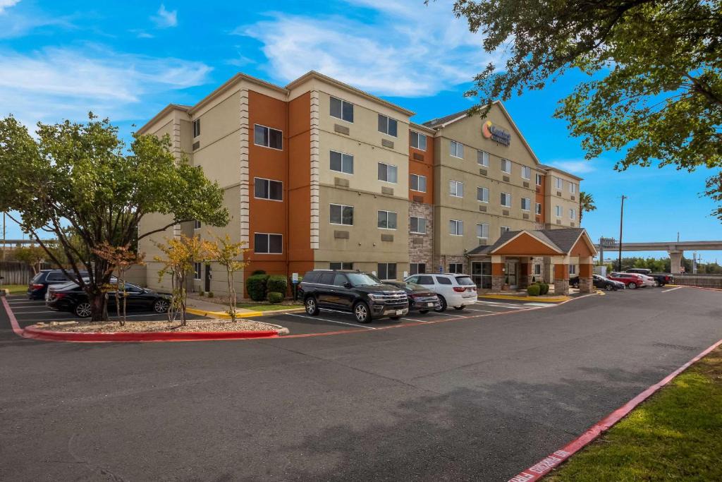 St. Johns Hotel | Comfort Inn & Suites Austin North Loop