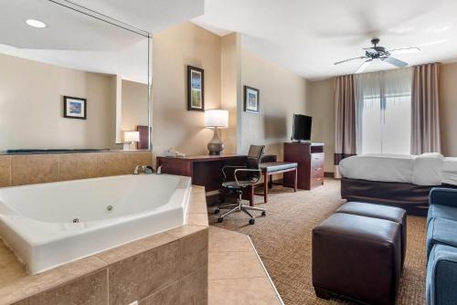Clinton Hotel | Comfort Inn & Suites Clinton - Jackson West