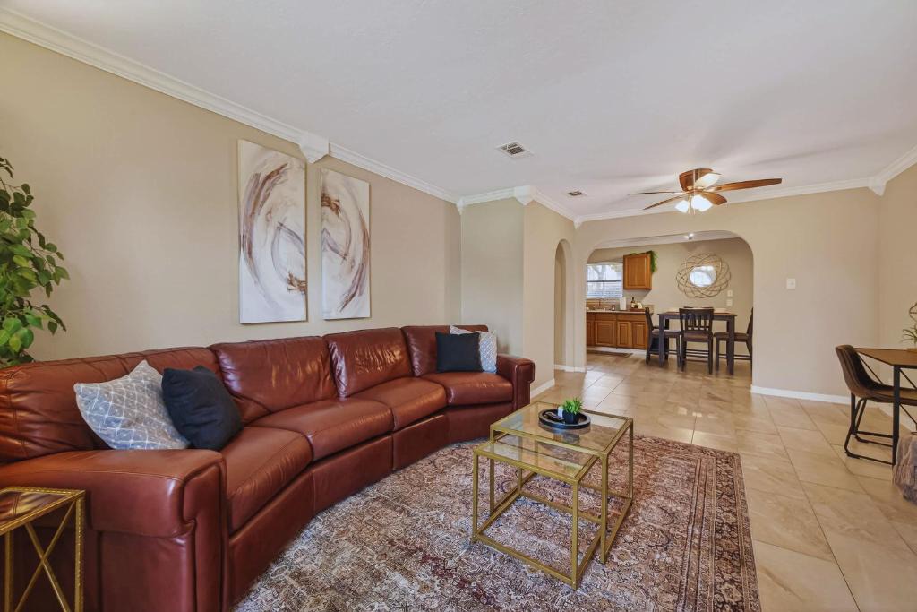 Houston House | Comfortable 3BR Home with Backyard for BBQs