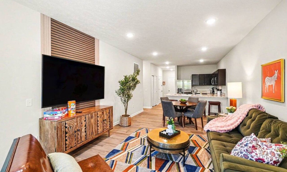 Parkdale House | Comfortable and convenient getaway in Colerain TWP