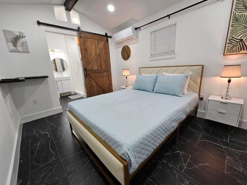 Fairview Shores Apartment | Comfy Tiny Home WP Large Private Deck Queen bed