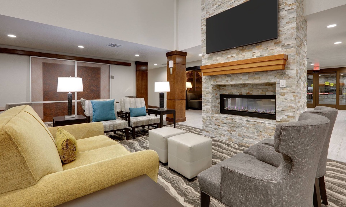 Schertz Apartment | Comms-Accessible Suite w/Hot Breakfast + Pool