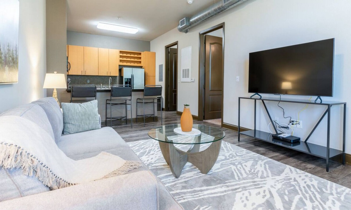 Mid City South Apartment | Contemporary large 1BR, in unit Washer/Dryer, FREE parking with all amenities!