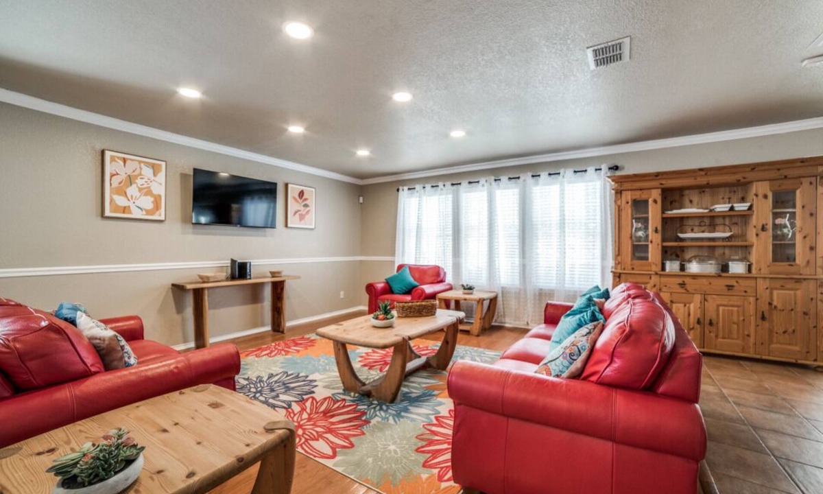 Live Oak House | Contractors, Downtown JBSA- Randolph, Fort. Sam, Pearl, Riverwalk, Medical
