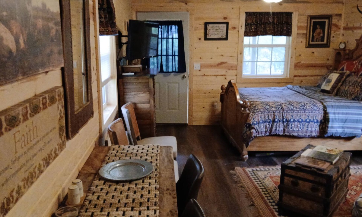 Corn Cabin | Corn Creek Cabin - A little slice of heaven!