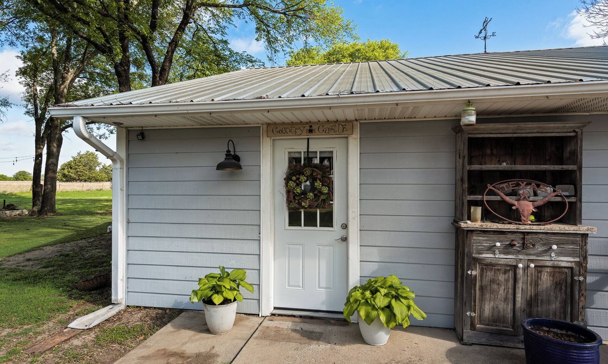 Wills Point Apartment | COUNTRY CASTLE !Quiet & Cozy 1BR Apartment – minutes away from Canton Trade Days